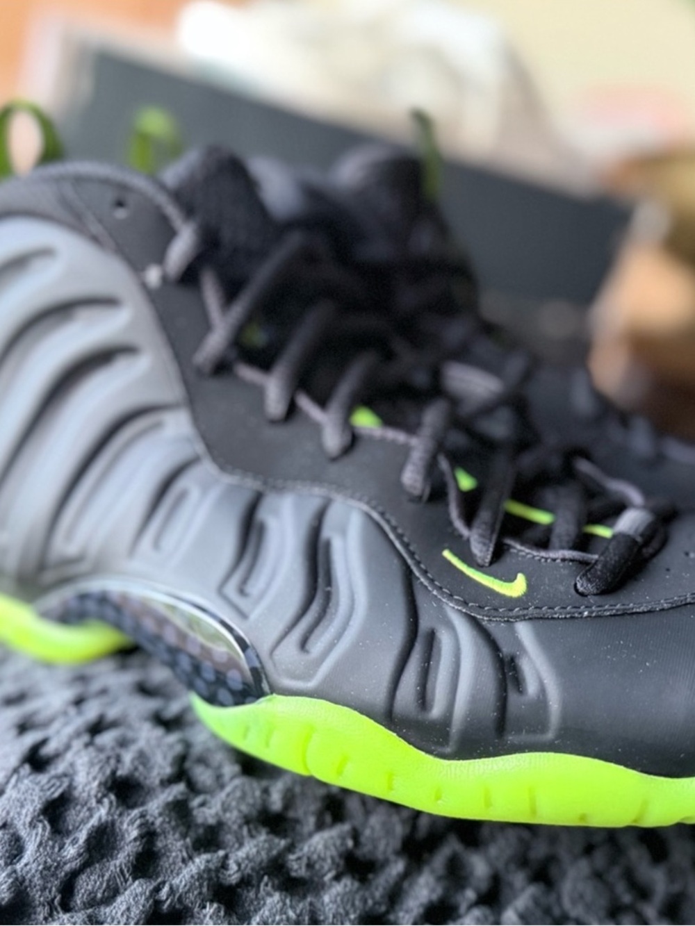 Nike Foamposite Black/Volt - Picture 3 of 5